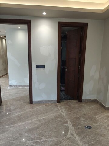 Room in 4 BHK Builder Floor at Sheikh Sarai – for Rent