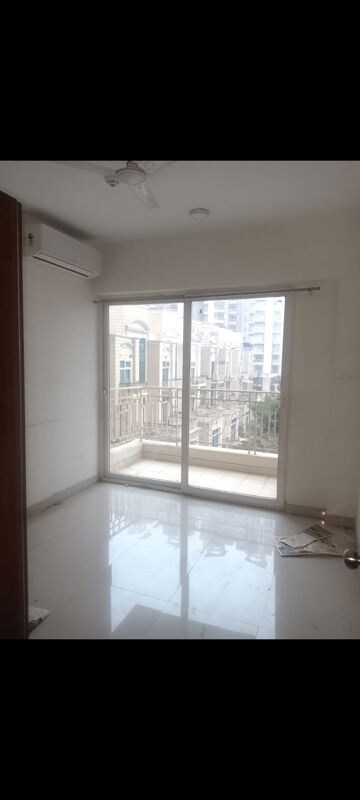 Room in 2 BHK Apartment at Mahagun Mirabella, Sector 79 – for Rent