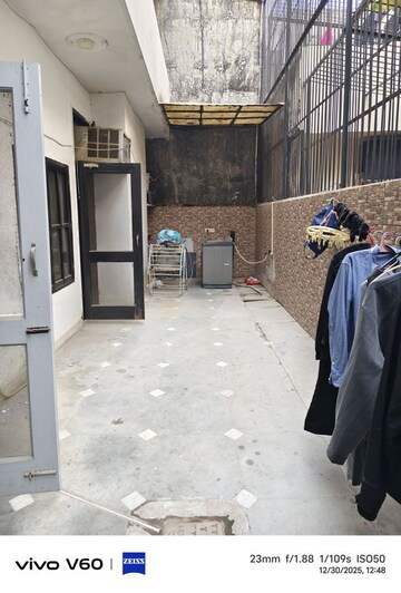 Parking in 6 BHK Independent House at RWA Apartments Sector 50, Sector 50 – for Rent