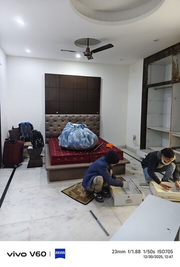 Master Bedroom in 6 BHK Independent House at RWA Apartments Sector 50, Sector 50 – for Rent