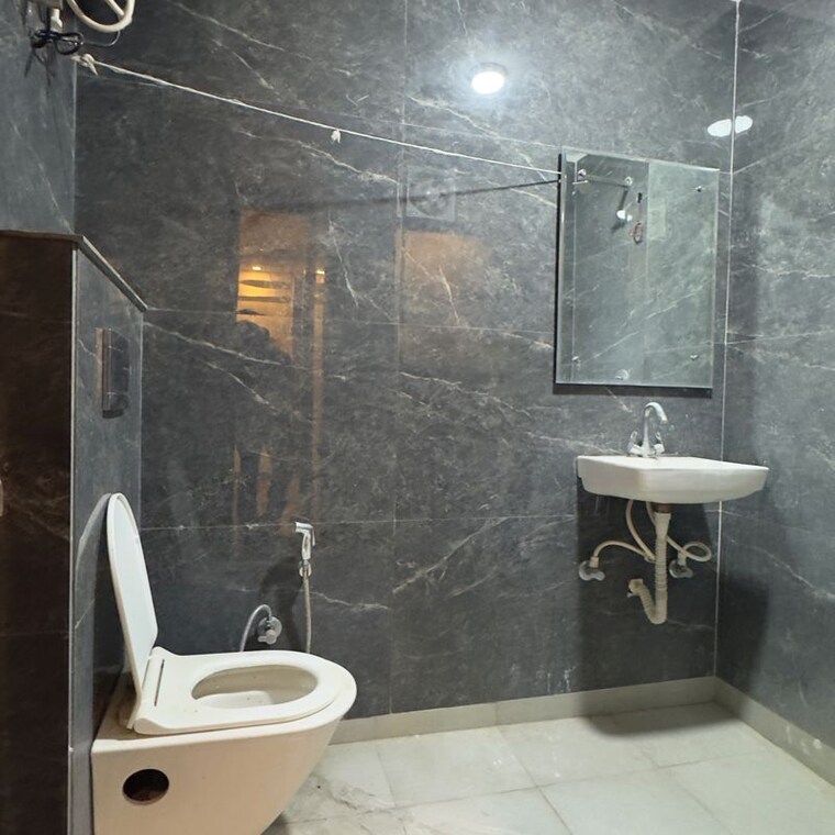 Bathroom, chattarpur 3 Bedroom 1250 Sq.Ft. Builder Floor In Chattarpur Delhi 9763601