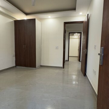 Room in 3 BHK Builder Floor at Chattarpur – for Rent