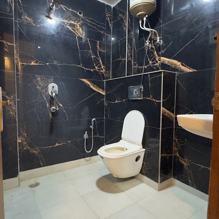 Gym, chattarpur 3 Bedroom 1250 Sq.Ft. Builder Floor In Chattarpur Delhi 9763601