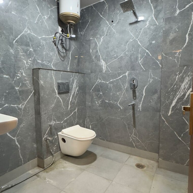 Bathroom, chattarpur 3 Bedroom 1250 Sq.Ft. Builder Floor In Chattarpur Delhi 9763601