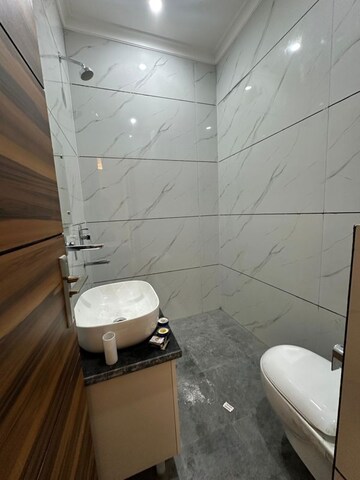 Bathroom in 3 BHK Builder Floor at RPS Palm Drive, Sector 88 – for Sale