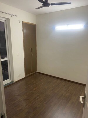 Room in 3 BHK Apartment at BPTP Parkland Pride, Sector 77 – for Rent