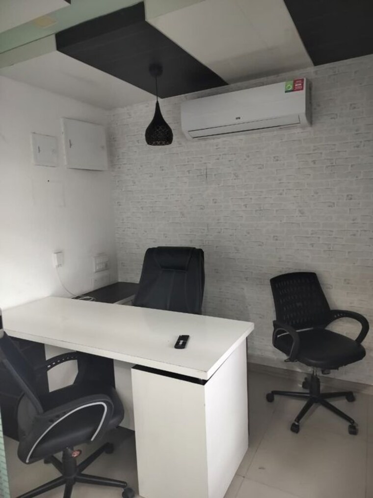 Team Area, shivalik-shilp Commercial Office Space 574 Sq.Ft. In Sanidhya Ahmedabad 9763901