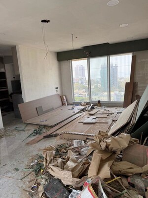 Room in 3 BHK Apartment at Mahim – for Rent