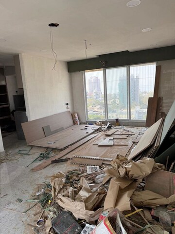 Room in 3 BHK Apartment at Mahim – for Rent