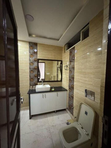 Bathroom in 1 RK Builder Floor at Karol Bagh – for Rent