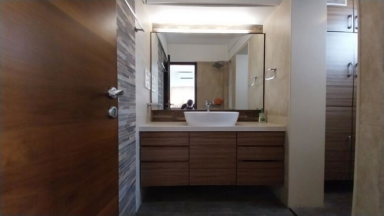 Bathroom, juhu-azad-nagar-chs 3 Bedroom 1070 Sq.Ft. Apartment In Andheri West Mumbai 9764291