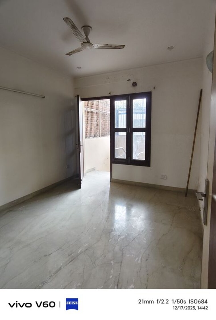 Room, super-mig 3 Bedroom 162 Sq.Mt. Independent House In Sector 105 Noida 9764308