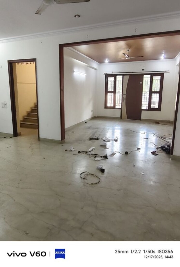 Room, super-mig 3 Bedroom 162 Sq.Mt. Independent House In Sector 105 Noida 9764308