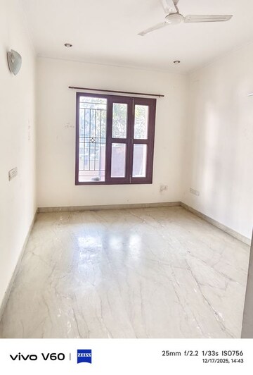 Room in 3 BHK Independent House at Super MIG, Sector 105 – for Rent