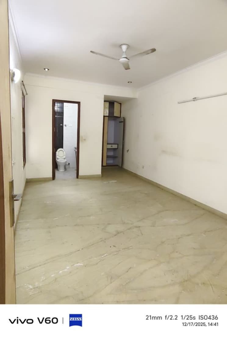 Room, super-mig 3 Bedroom 162 Sq.Mt. Independent House In Sector 105 Noida 9764308