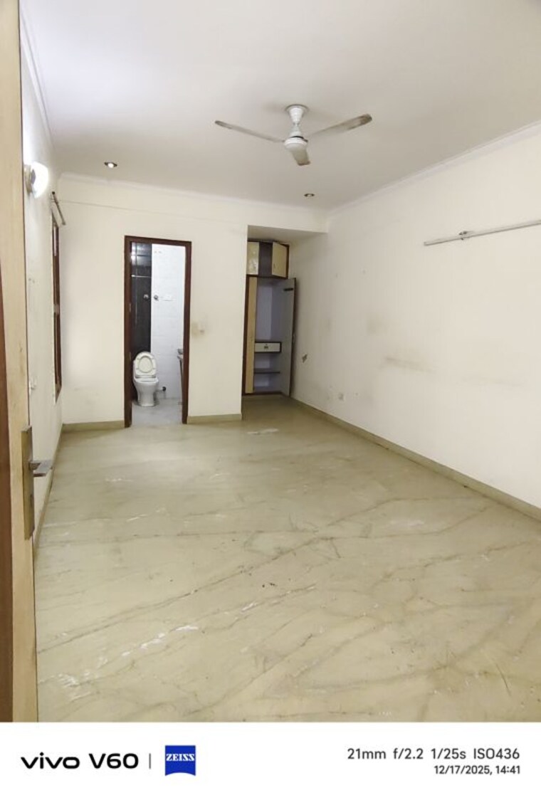 Room, super-mig 3 Bedroom 162 Sq.Mt. Independent House In Sector 105 Noida 9764308