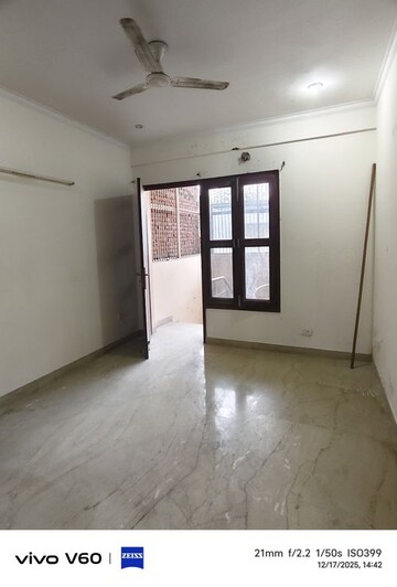 Room in 3 BHK Independent House at Super MIG, Sector 105 – for Rent