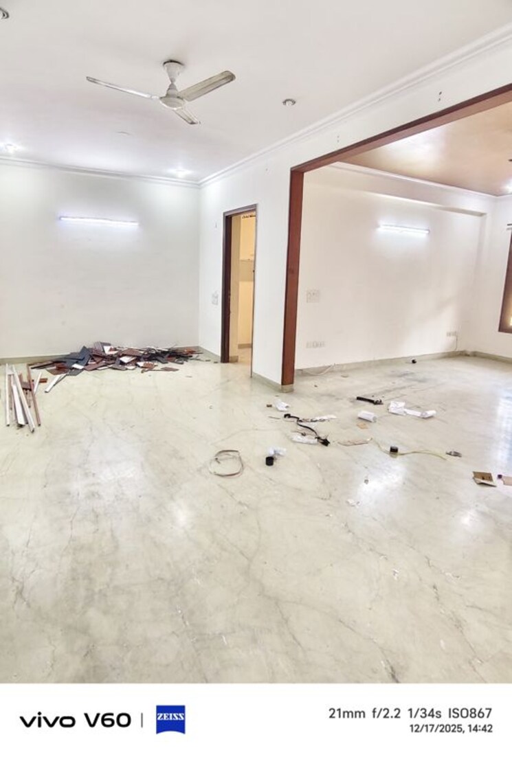 Room, super-mig 3 Bedroom 162 Sq.Mt. Independent House In Sector 105 Noida 9764308