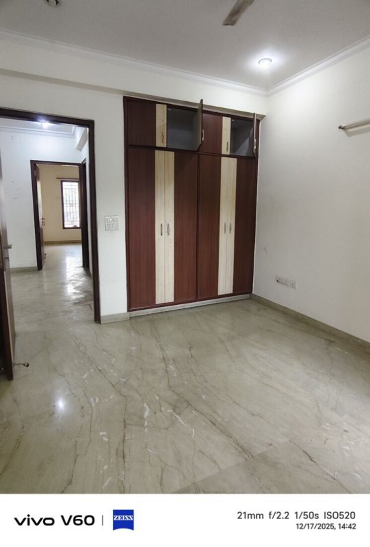 Room, super-mig 3 Bedroom 162 Sq.Mt. Independent House In Sector 105 Noida 9764308