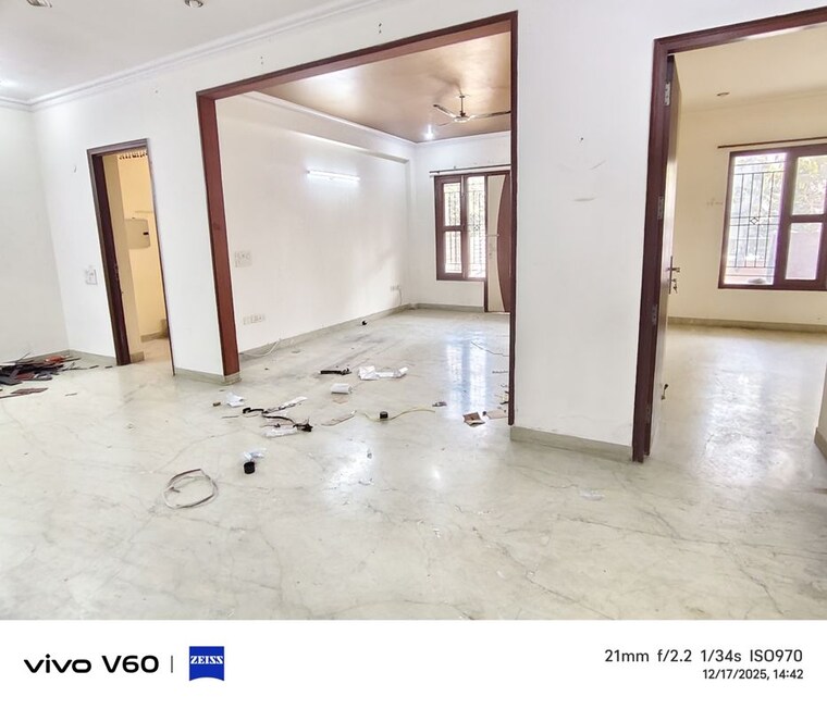 Room, super-mig 3 Bedroom 162 Sq.Mt. Independent House In Sector 105 Noida 9764308