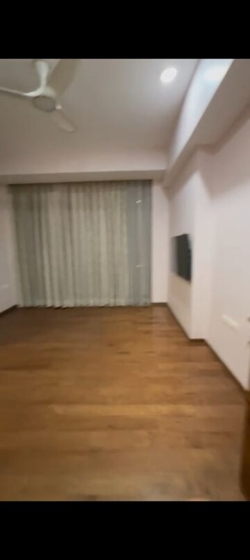 Room in 3 BHK Apartment at M3M Golf Estate, Sector 65 – for Rent