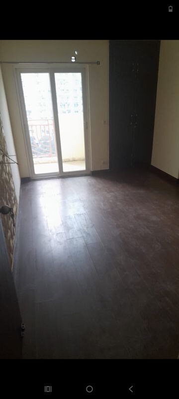 Room in 3 BHK Apartment at Mahagun Moderne, Sector 78 – for Rent