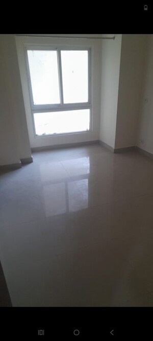 Room in 3 BHK Apartment at Mahagun Moderne, Sector 78 – for Rent