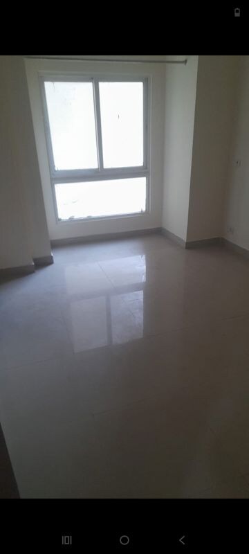 Room in 3 BHK Apartment at Mahagun Moderne, Sector 78 – for Rent