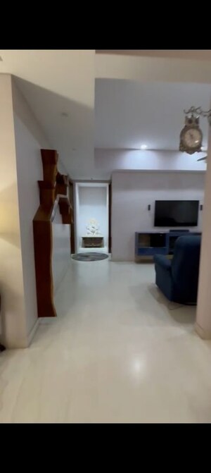 Furnished Amenities in 4 BHK Apartment at M3M Golf Estate, Sector 65 – for Rent