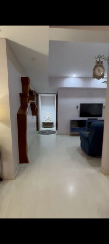 Furnished Amenities in 4 BHK Apartment at M3M Golf Estate, Sector 65 – for Rent