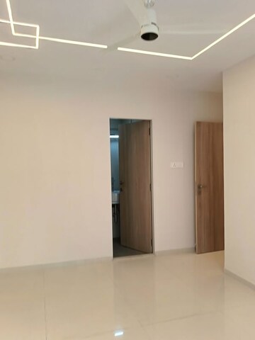 Room in 2 BHK Apartment at Sugee Atharva, Prabhadevi – for Rent