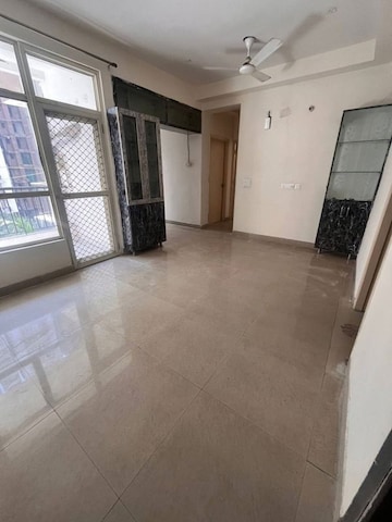 Room in 2 BHK Apartment at Radicon Vedantam, Sector 16c Greater Noida – for Rent