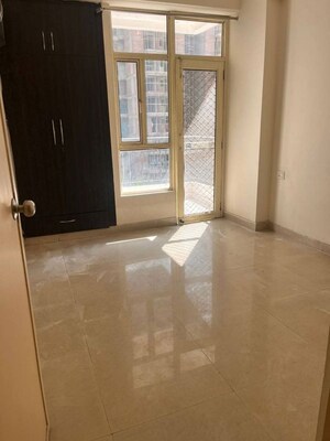 Room in 2 BHK Apartment at Radicon Vedantam, Sector 16c Greater Noida – for Rent