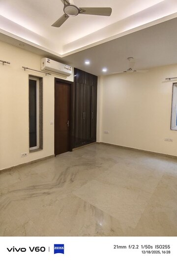 Room in 3 BHK Independent House at Tulip Mall, Sector 46 – for Rent