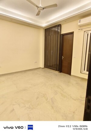 Room in 3 BHK Independent House at Tulip Mall, Sector 46 – for Rent