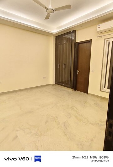 Room in 3 BHK Independent House at Tulip Mall, Sector 46 – for Rent