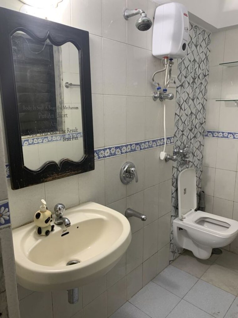 Bathroom, kabra-metro-one 2 Bedroom 780 Sq.Ft. Apartment In Andheri West Mumbai 9764462