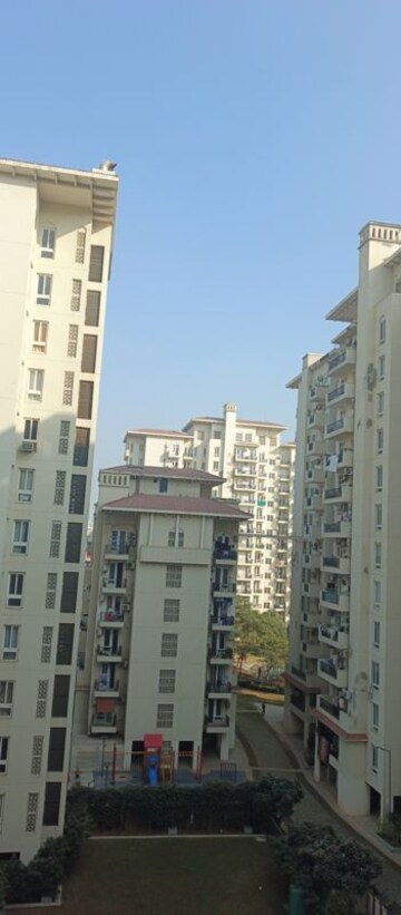 2.5 BHK Apartment For Rent in Emaar Emerald Estate, Sector 65