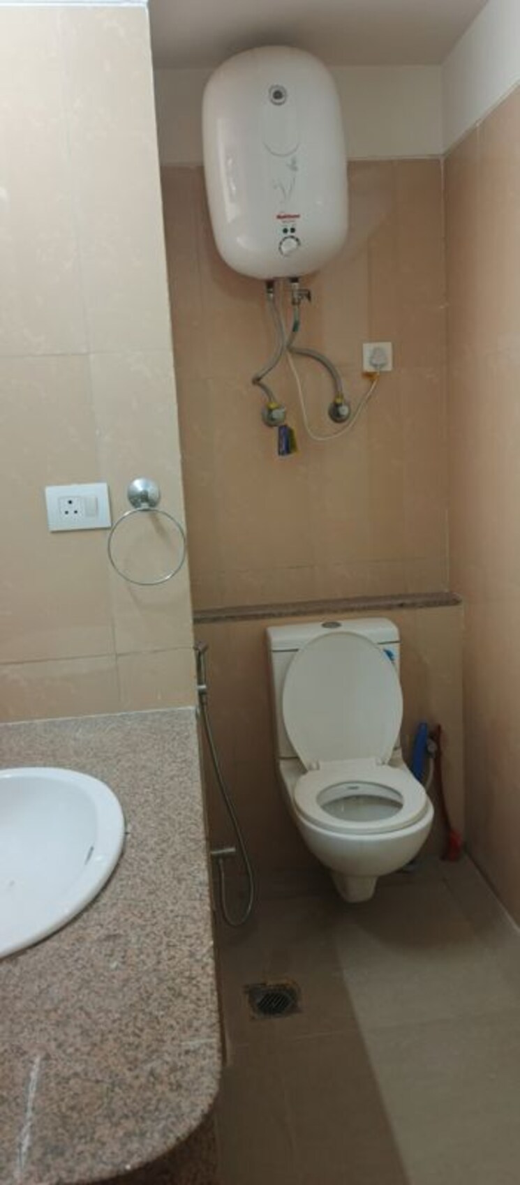 Bathroom, emaar-emerald-estate 2.5 Bedroom 1020 Sq.Ft. Apartment In Sector 65 Gurgaon 9764504