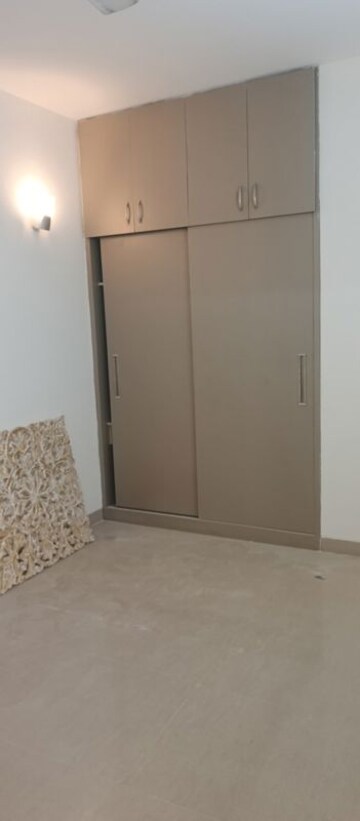 Room in 2.5 BHK Apartment at Emaar Emerald Estate, Sector 65 – for Rent