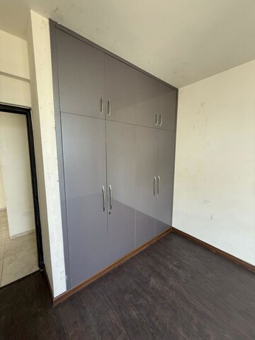 Room in 2 BHK Apartment at BPTP Discovery Park, Sector 80 – for Rent