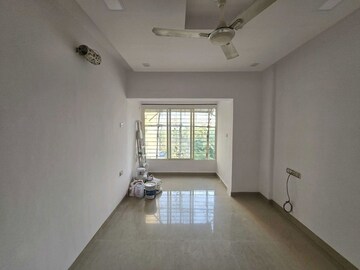 Room in 2 BHK Apartment at Parijat CHS Andheri West, Yari Road – for Rent