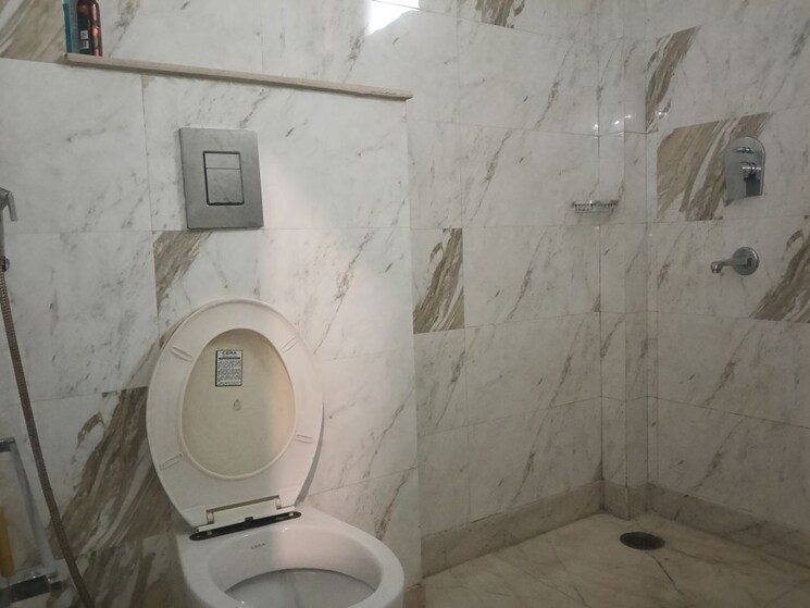 Bathroom, greater kailash i 3 Bedroom 1800 Sq.Ft. Builder Floor In Greater Kailash I Delhi 9764622