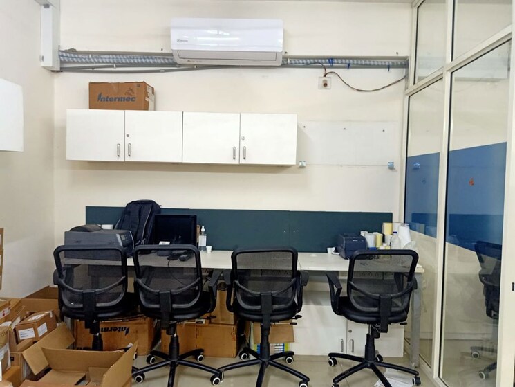 Team Area, goyal-palladium Commercial Office Space 685 Sq.Ft. In Makarba Ahmedabad 9764607