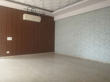 Room in 3 BHK Builder Floor at Greater Kailash I – for Rent