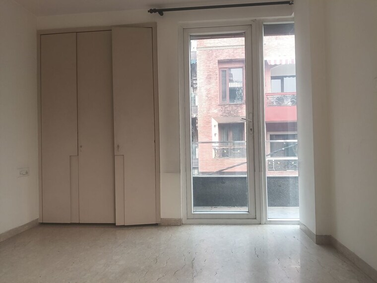Room, greater kailash i 3 Bedroom 2100 Sq.Ft. Builder Floor In Greater Kailash I Delhi 9764649