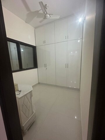 Room in 4 BHK Builder Floor at Unitech South City II, Sector 50 – for Rent