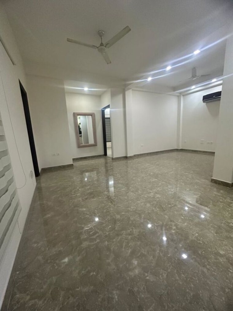 Room, unitech-south-city-ii 4 Bedroom 1750 Sq.Ft. Builder Floor In Sector 50 Gurgaon 9764665
