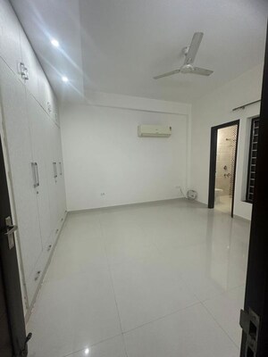 Bathroom in 4 BHK Builder Floor at Unitech South City II, Sector 50 – for Rent