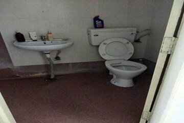 Bathroom in 2 BHK Apartment at Phoolbagan – for Rent